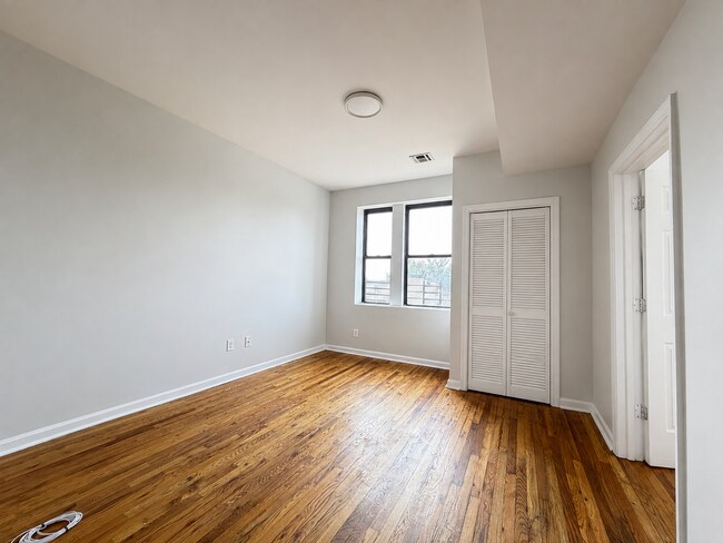 162 Bergen Ave 4A - 161 Bergen Ave