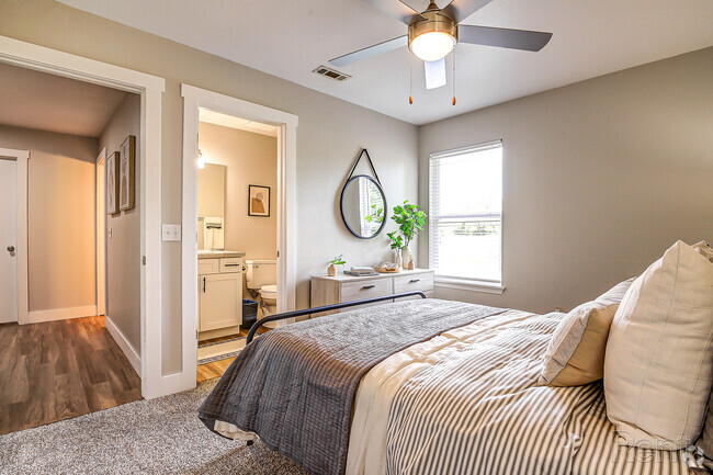 2x2 Primary Bedroom - The Ridges at Bentonville Rental