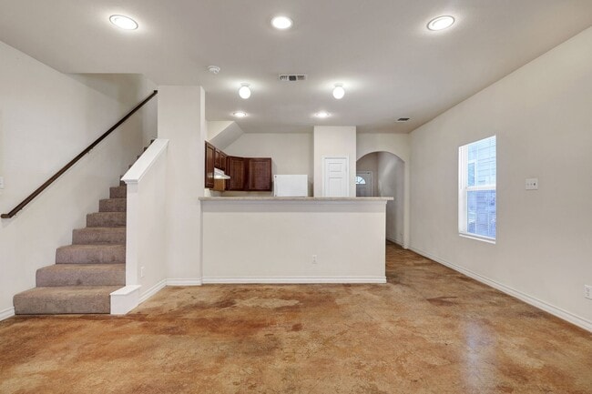 Photo - 7823 Kingsbury Wood Unit 4