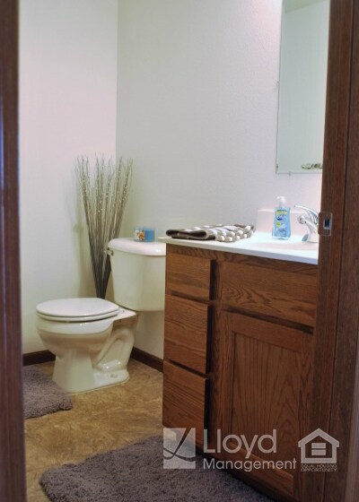 Photo - 651 Maple Ln