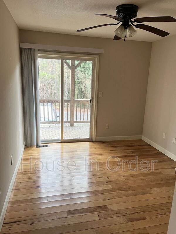 Photo - 15 Howards Row Pl