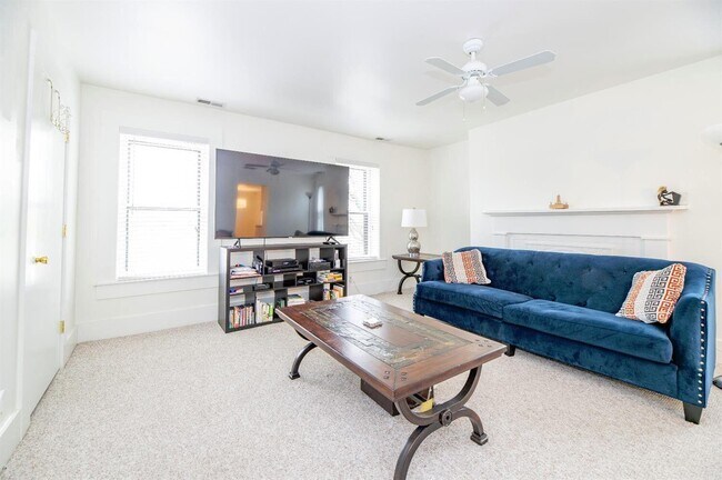 Photo - 721 W Main St