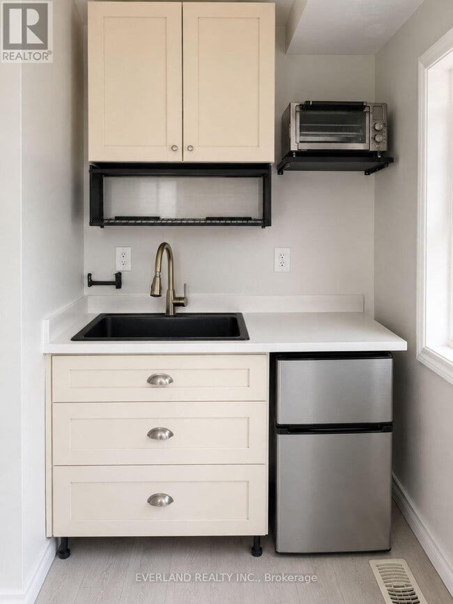 Photo - 850 Bathurst St Unit 301