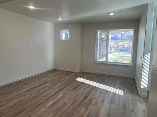 Photo - 636 E 12225 S