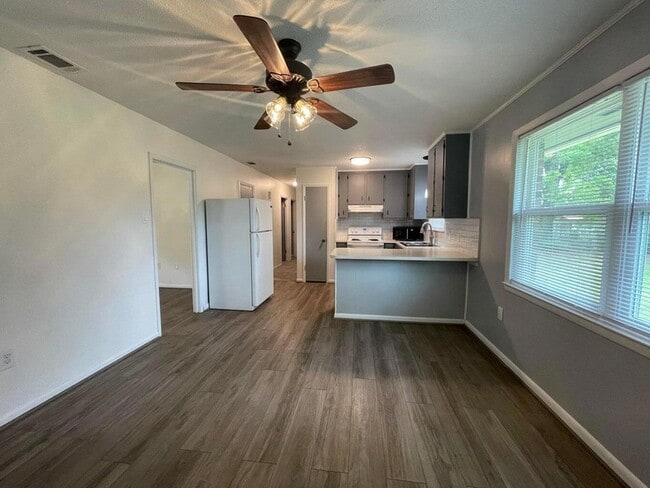 Photo - 122 Hillwood Dr