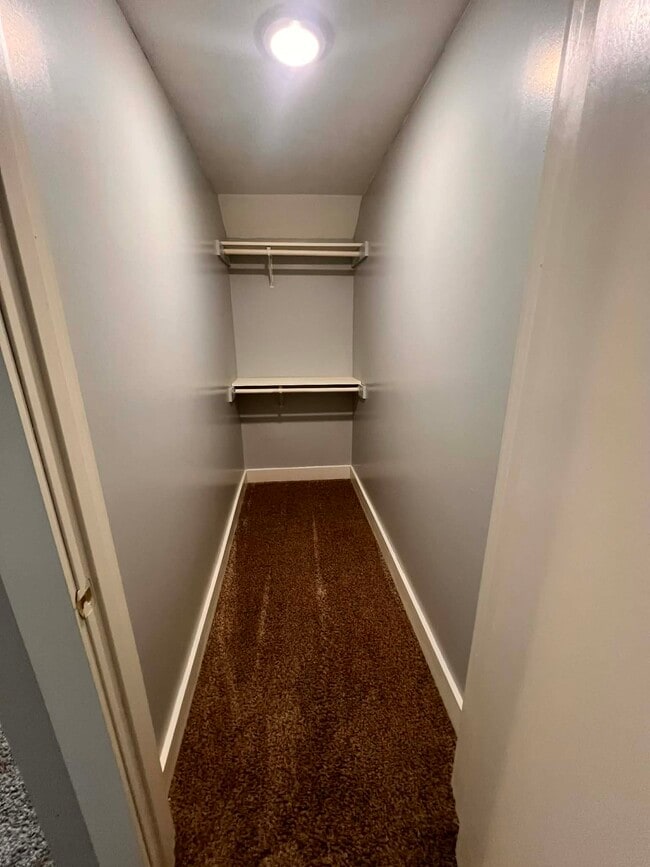 Armario principal - 703 Main St Unidad Apartment B