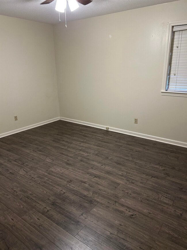 Photo - 2752 Satellite St