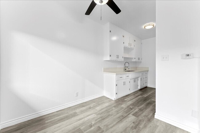 Photo - 2464 Penmar Ave Unit 08