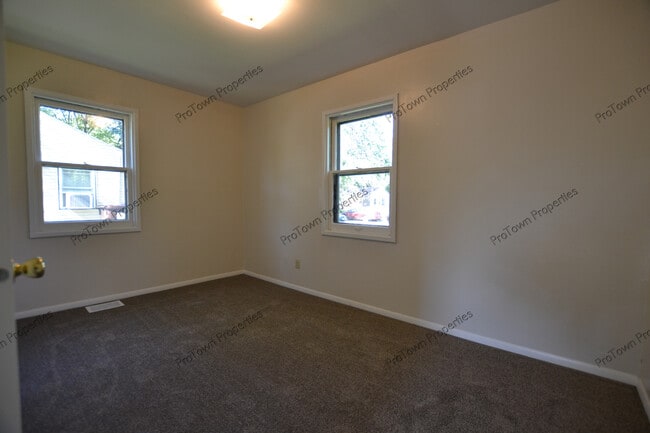 Photo - 110 Edison Rd