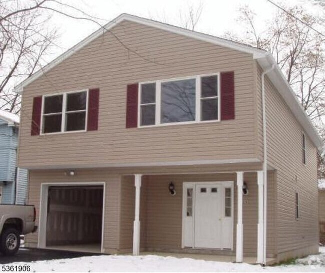 Building Photo - 28 Caldwell Rd Rental
