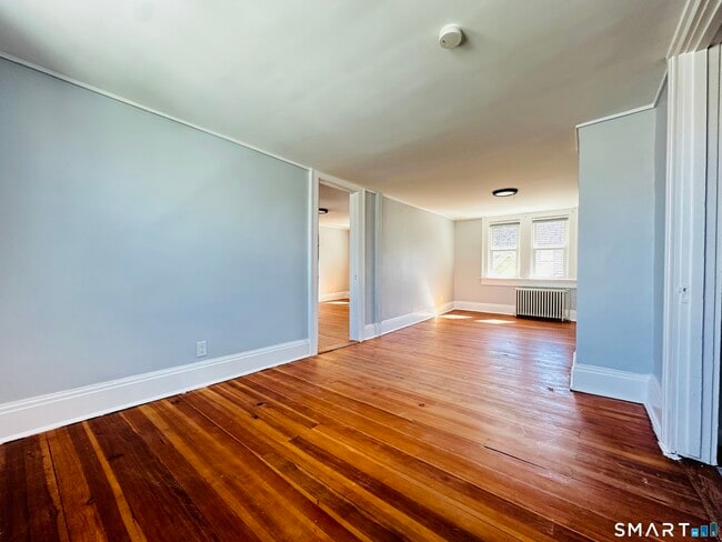 Photo - 133 Quaker Ln S Unit 3