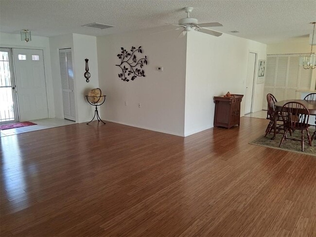 Photo - 9142 Cotswald Way Unit 86