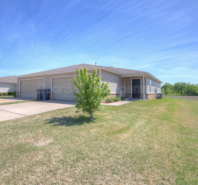 Building Photo - 5712 N 34th St Rental