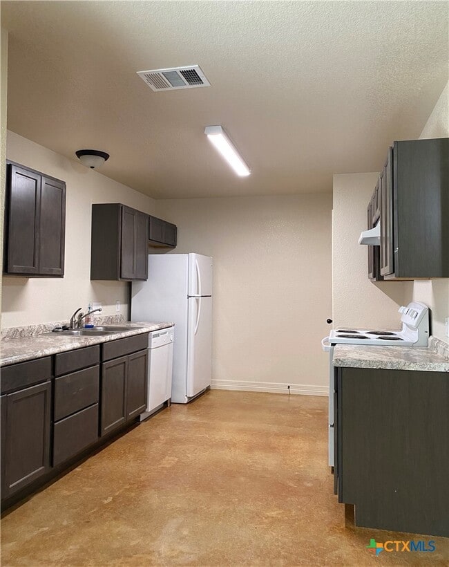 Photo - 1111 N College St Unidad B