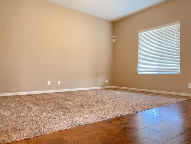 Photo - Beautiful & Nearly new SW Chalco area 4 be...