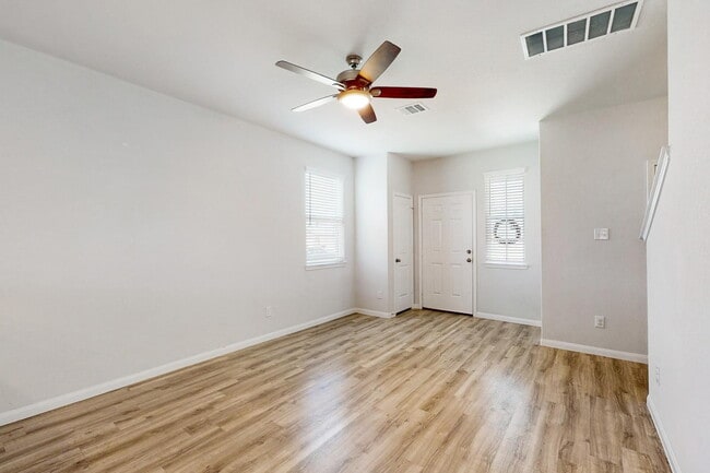 Photo - 5 bedroom 2.5 bath home in Bryan