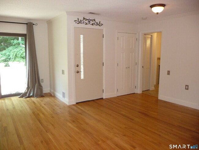 Photo - 622 Main St Unit 4