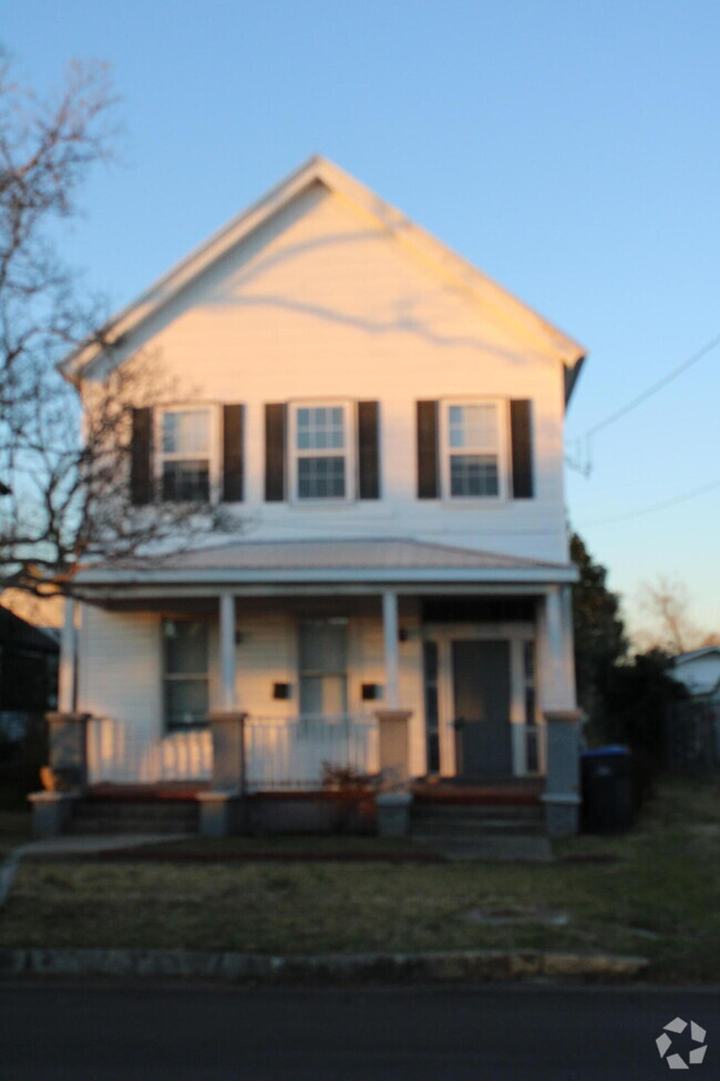 Building Photo - 537 Watkins St Rental