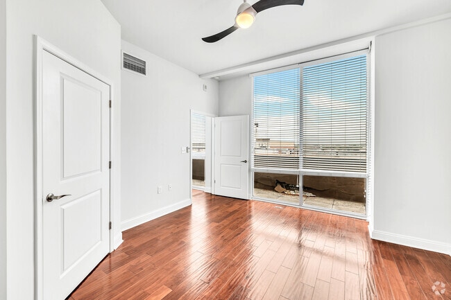 1BR, 1BA - 824SF - The Twain - Bedroom