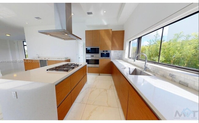 Photo - 16580 Sunset Way