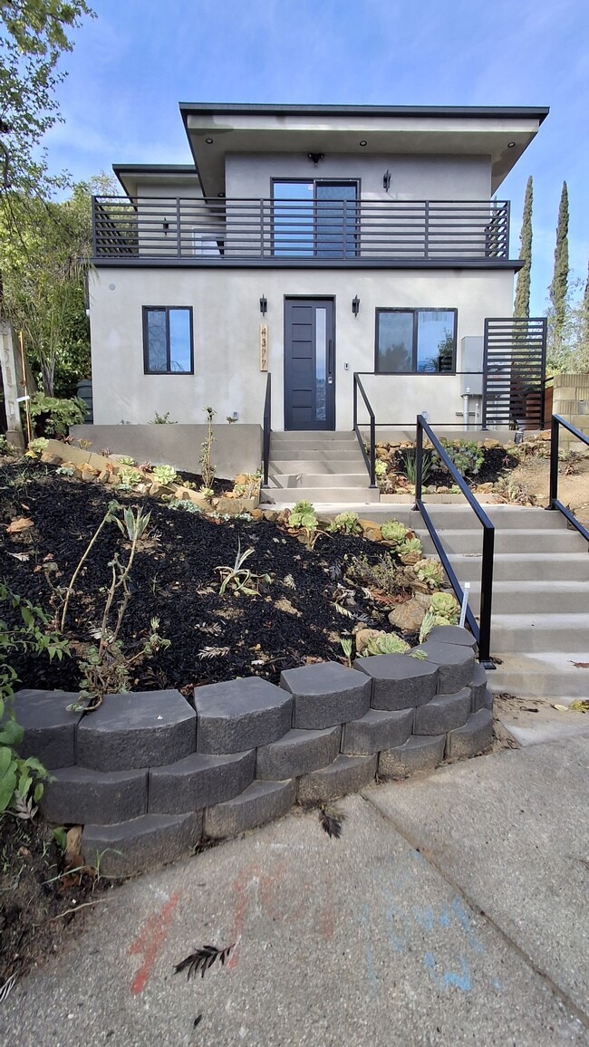 Photo - 4377 Charlemont Ave