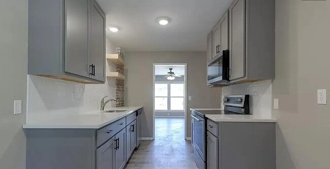 Photo - 1726 S Yale St