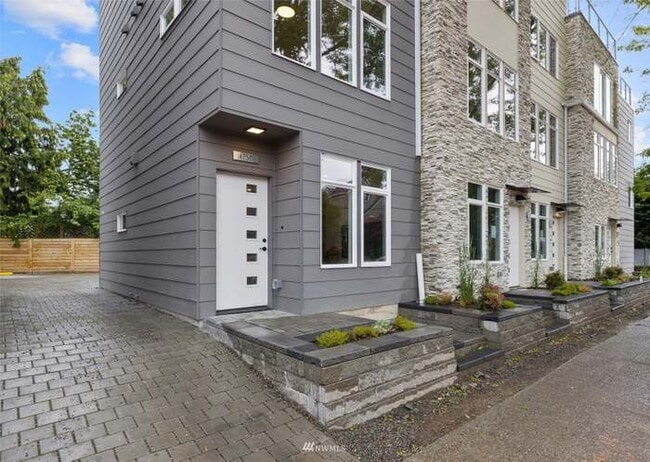 Building Photo - 4758 Green Lake Way N