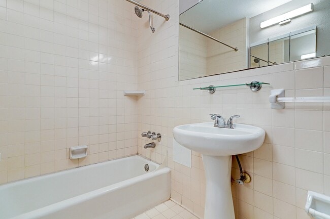 Photo - 2023 Huldy St