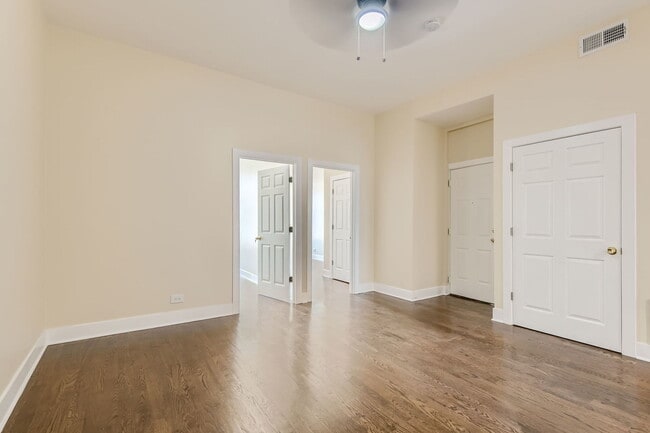 Photo - 7048 N Clark St