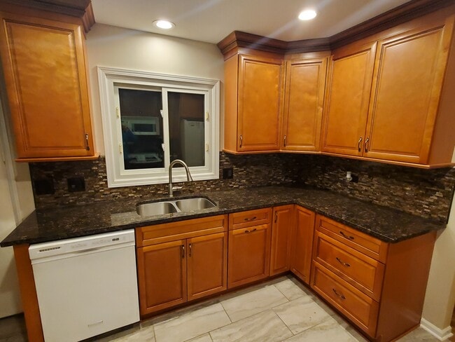 Photo - 8 E Harbor Dr