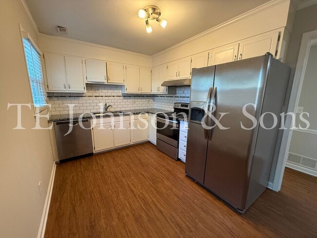 Building Photo - Modern 2-Bedroom with Granite Finishes & F... Rental