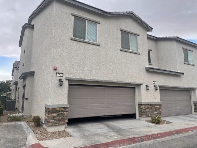 Photo - Gorgeous 3br/2.5ba in Gated Community!