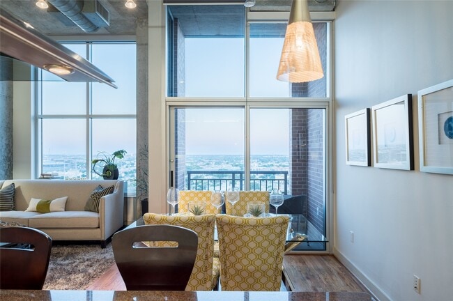 Building Photo - 4899 Montrose Blvd Unit 904 Rental