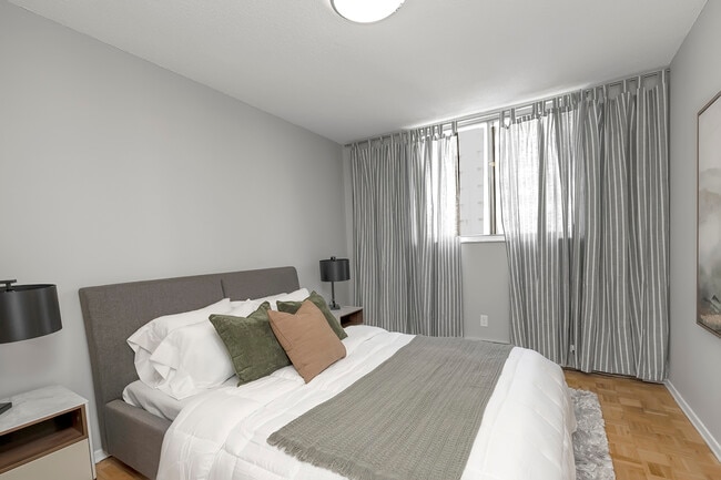 Photo - Richmond Square