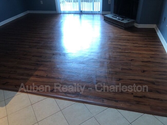 Photo - 1402 Camp Rd Unit Apt 4C