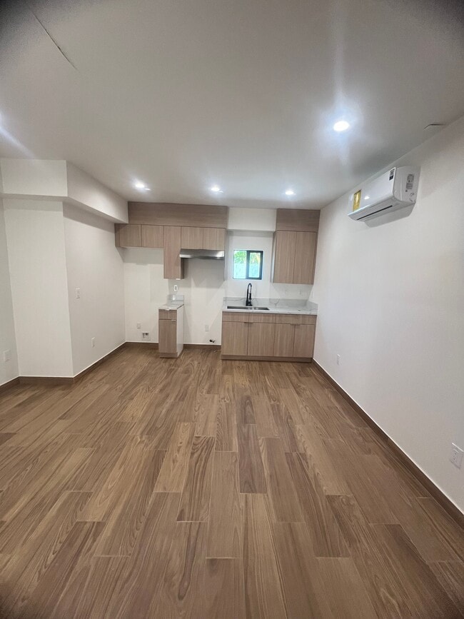 Photo - 6909 Fulton Ave Unit 7