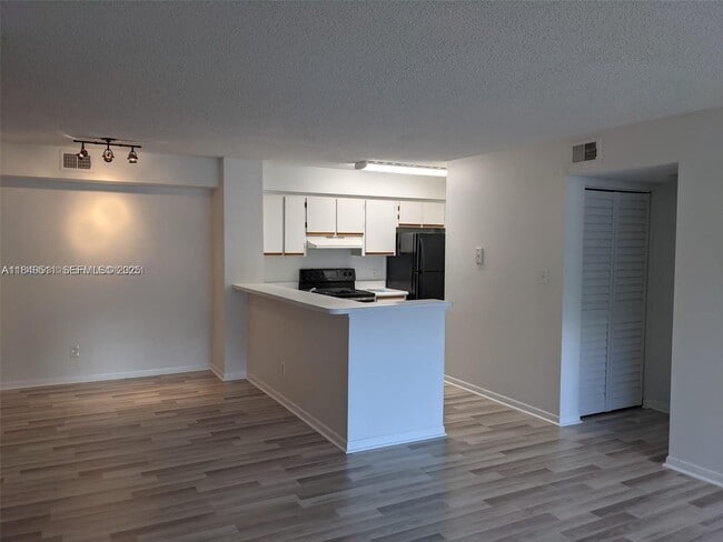 Photo - 560 S Park Rd Unit 13-7