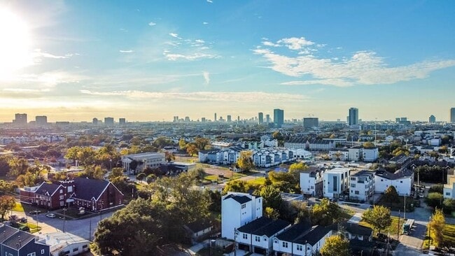 Photo - 2604 McIlhenny St