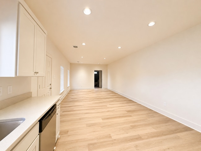 Photo - 104 Kirkland St