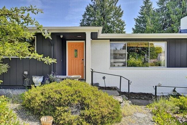 Building Photo - 7/1 Kent East Hill 4 bedroom rambler with ... Rental