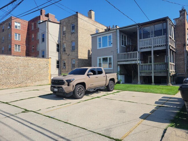 2636 W Berwyn Ave Unit 2E