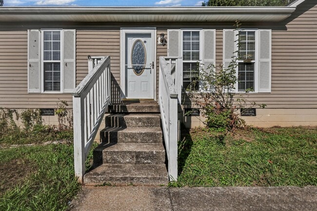 Photo - 1584 Boxcroft Rd