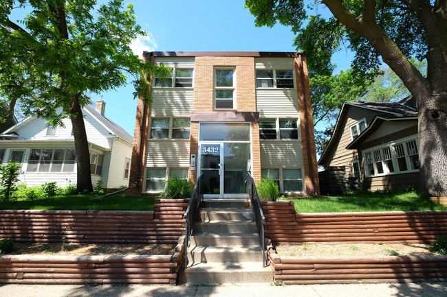 Building Photo - Bryant Avenue Apartments | 3432