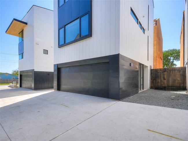 Photo - 3406 E 17th St