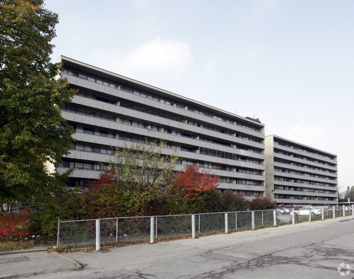 Photo - 215 Gosford Blvd