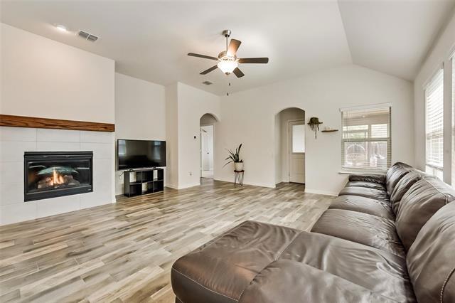 Photo - 814 Bluewood St