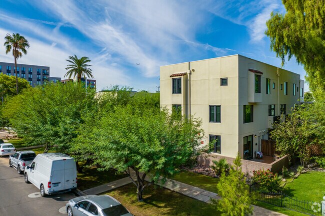 Photo - Metro 12 Apartments
