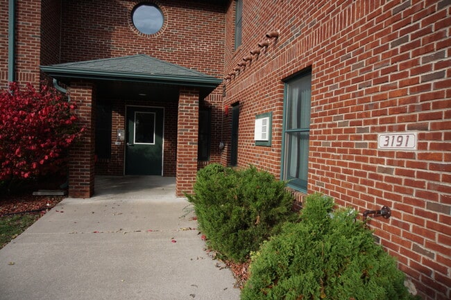 Building Photo - 3191 Losey Blvd S Unit 204