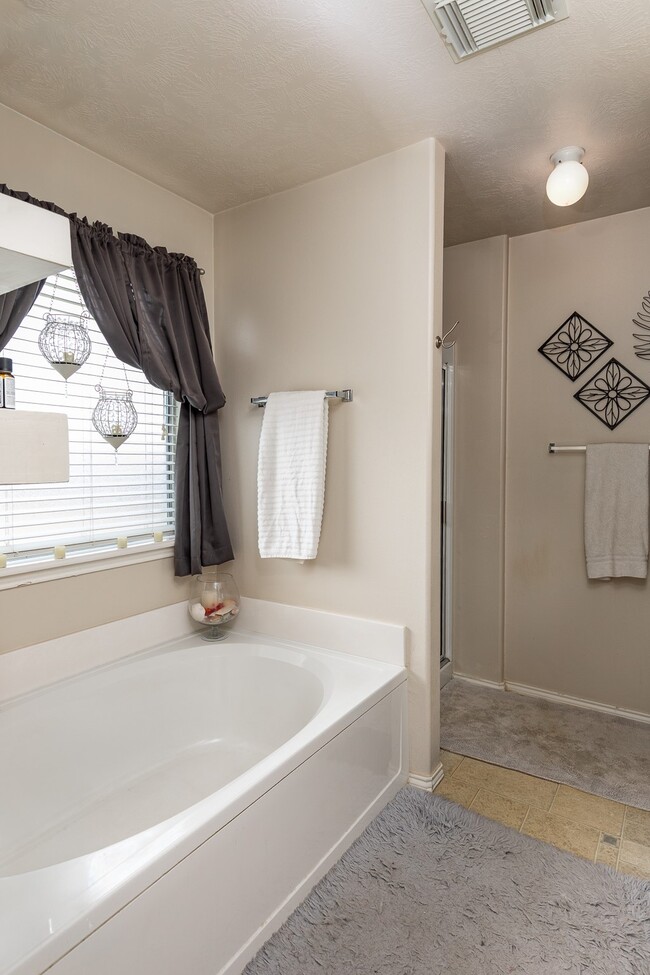 Photo - 24027 Kingbriar Dr