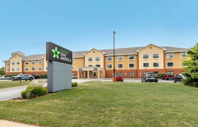 Furnished Studio-Bloomington - Normal
